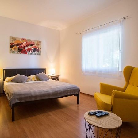 Apartments Zambarlin Komiža Екстериор снимка