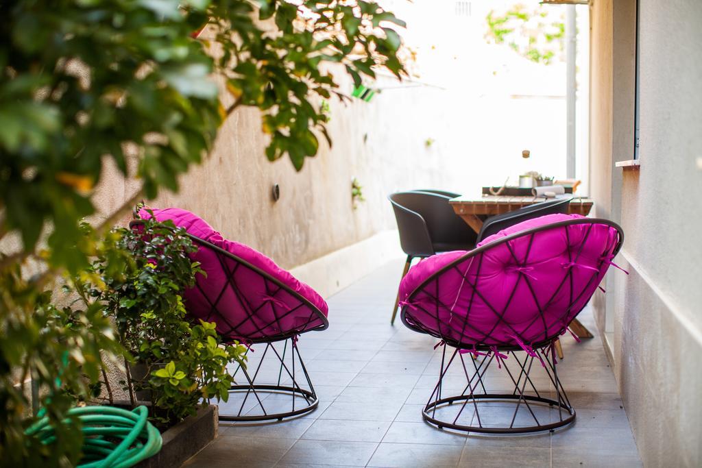 Apartments Zambarlin Komiža Екстериор снимка