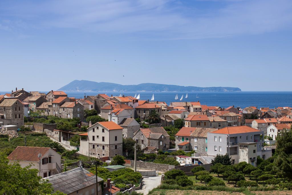 Apartments Zambarlin Komiža Екстериор снимка