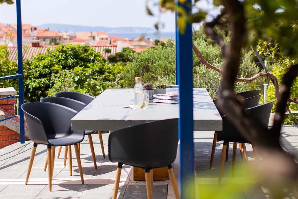 Apartments Zambarlin Komiža Екстериор снимка