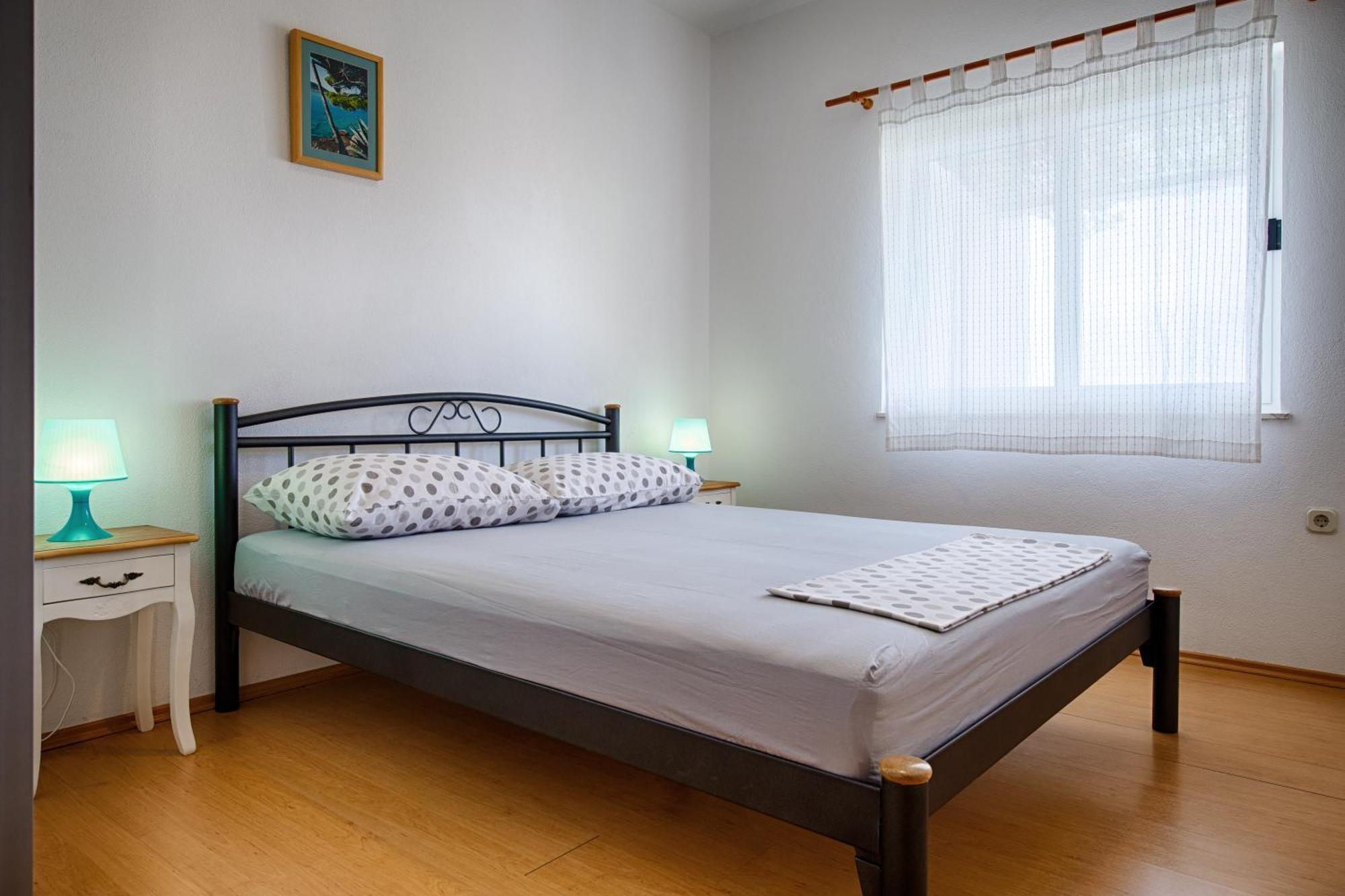 Apartments Zambarlin Komiža Екстериор снимка