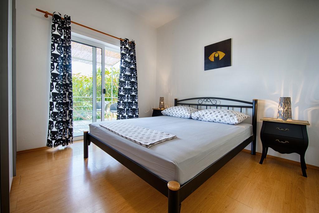 Apartments Zambarlin Komiža Екстериор снимка