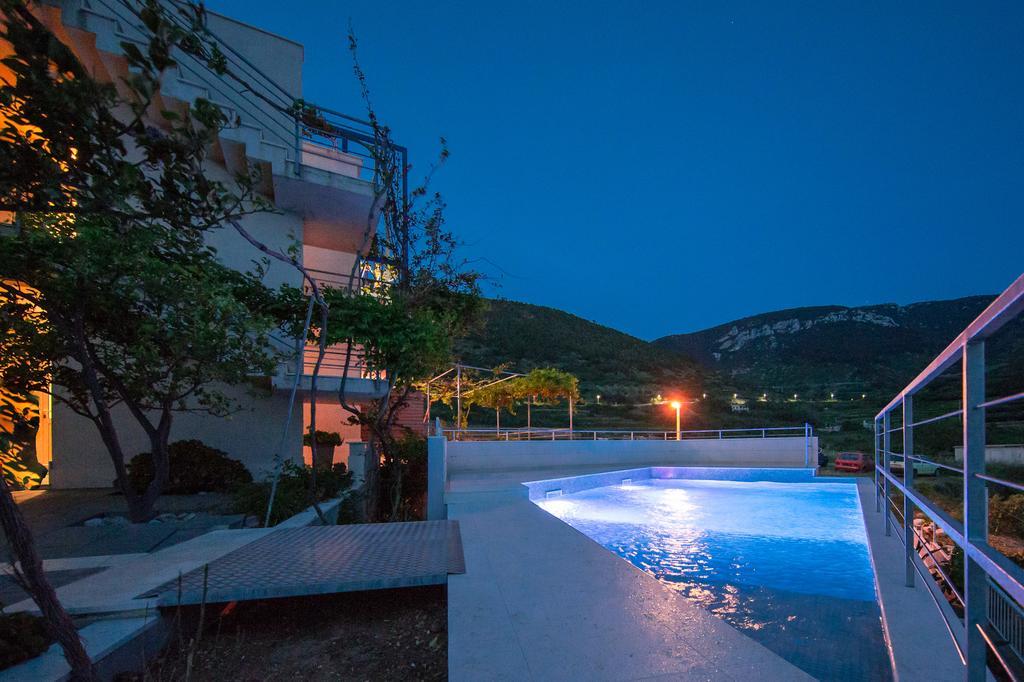 Apartments Zambarlin Komiža Екстериор снимка