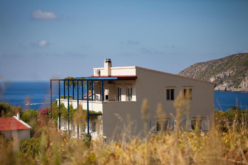 Apartments Zambarlin Komiža Екстериор снимка
