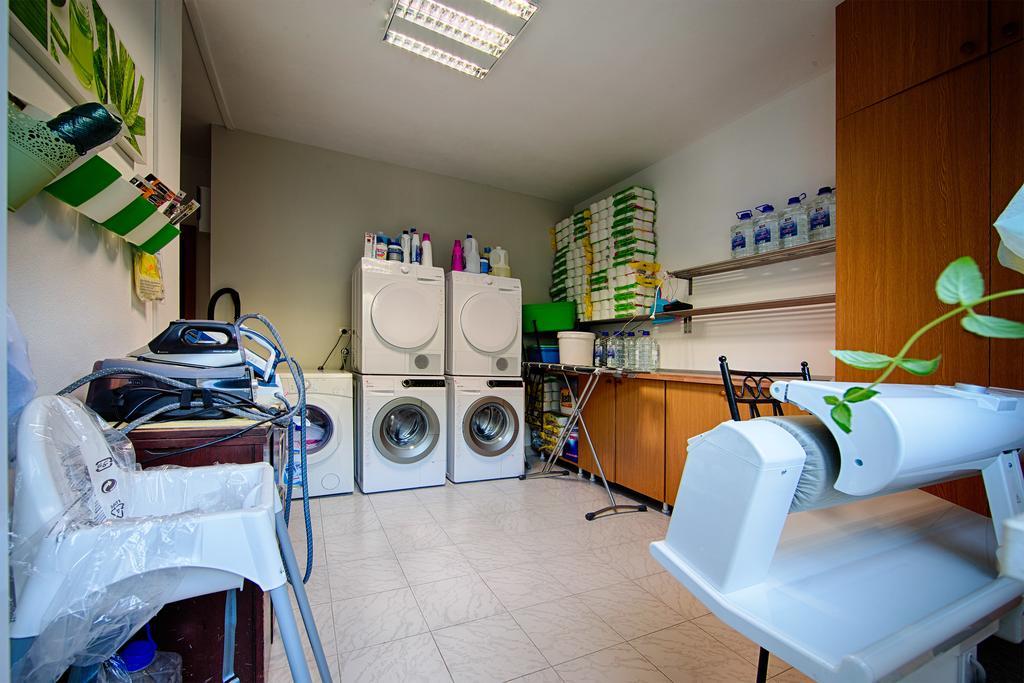 Apartments Zambarlin Komiža Стая снимка