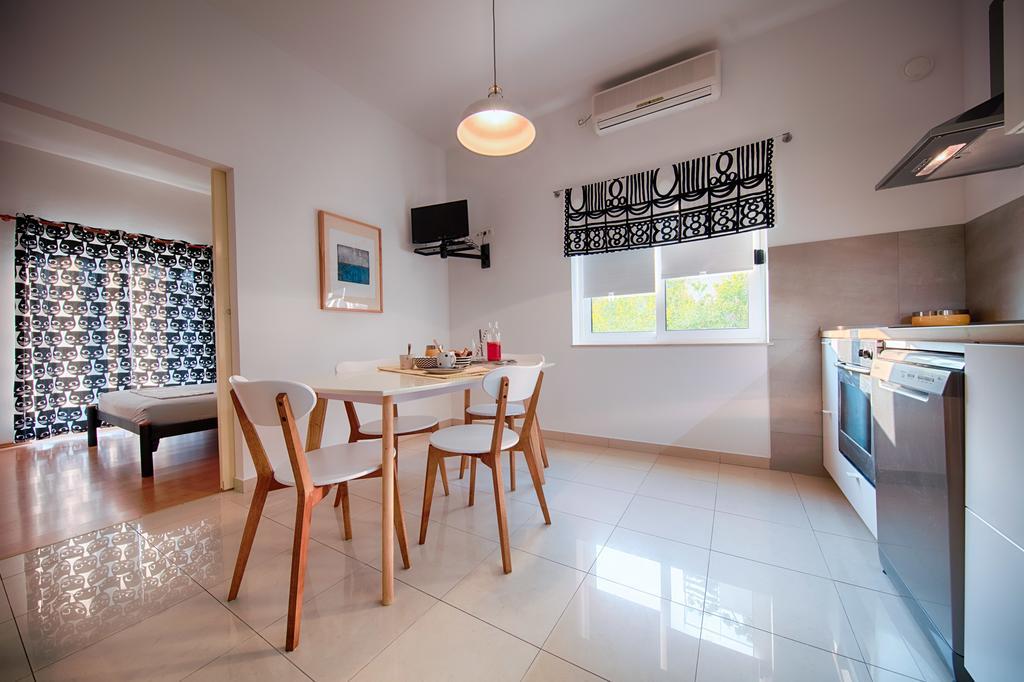 Apartments Zambarlin Komiža Екстериор снимка