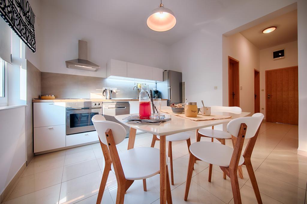 Apartments Zambarlin Komiža Екстериор снимка