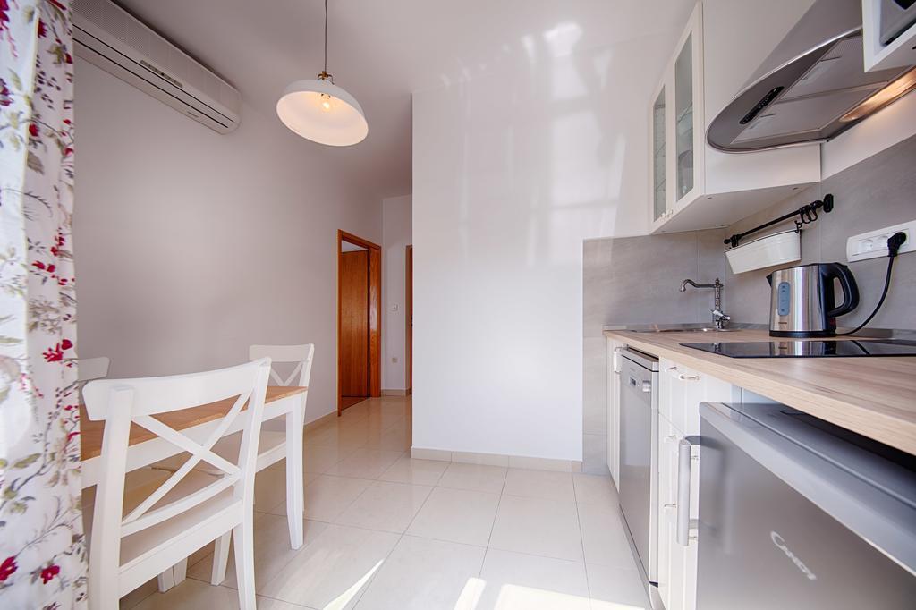 Apartments Zambarlin Komiža Екстериор снимка