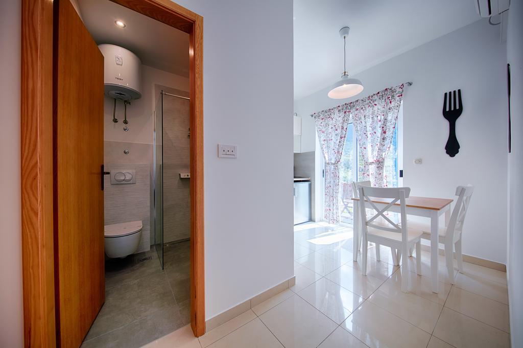Apartments Zambarlin Komiža Екстериор снимка