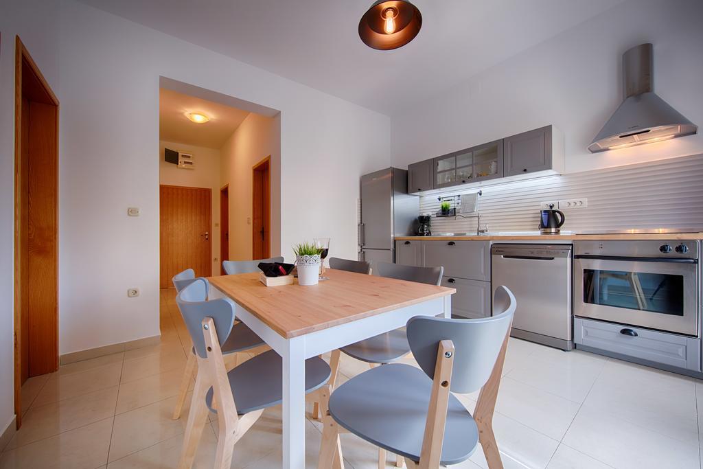 Apartments Zambarlin Komiža Екстериор снимка