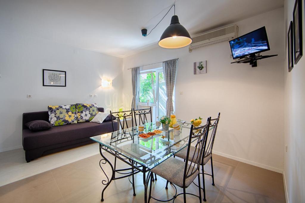 Apartments Zambarlin Komiža Стая снимка