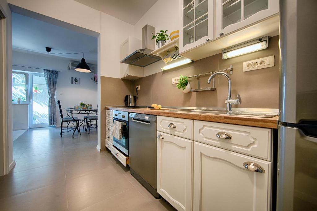 Apartments Zambarlin Komiža Стая снимка