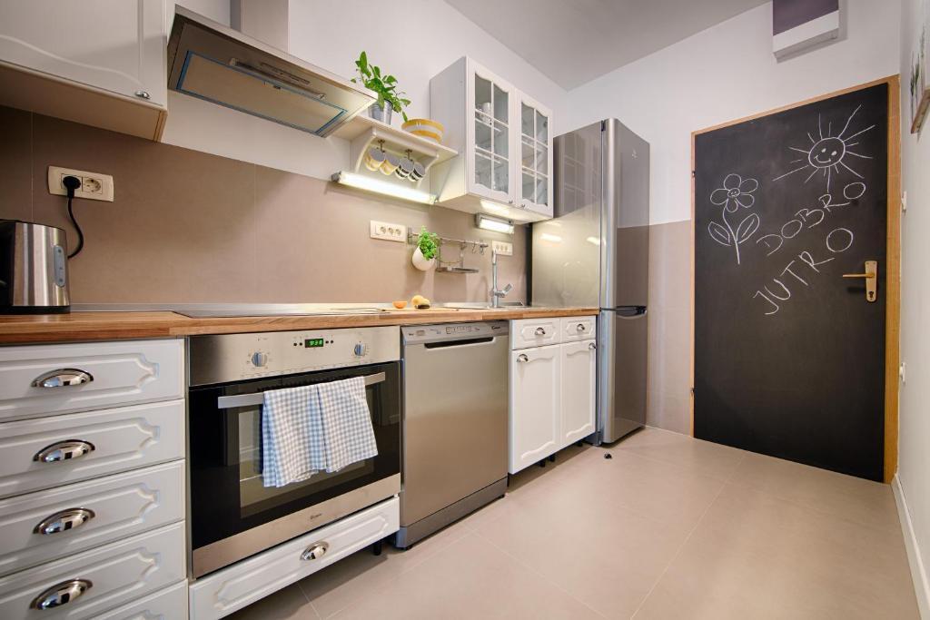 Apartments Zambarlin Komiža Стая снимка