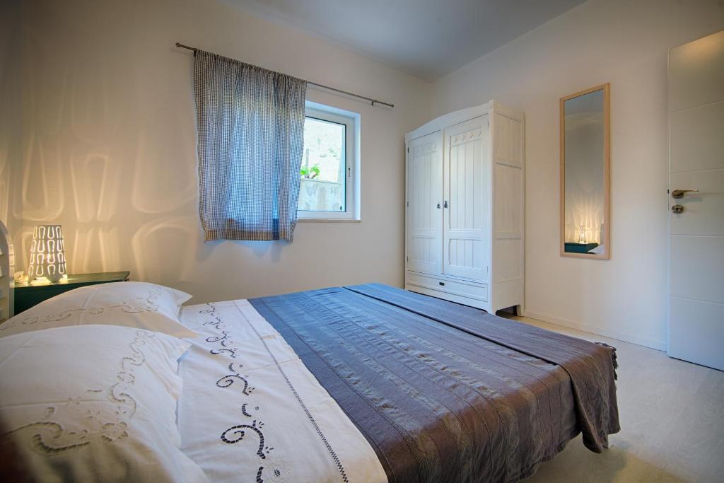 Apartments Zambarlin Komiža Стая снимка