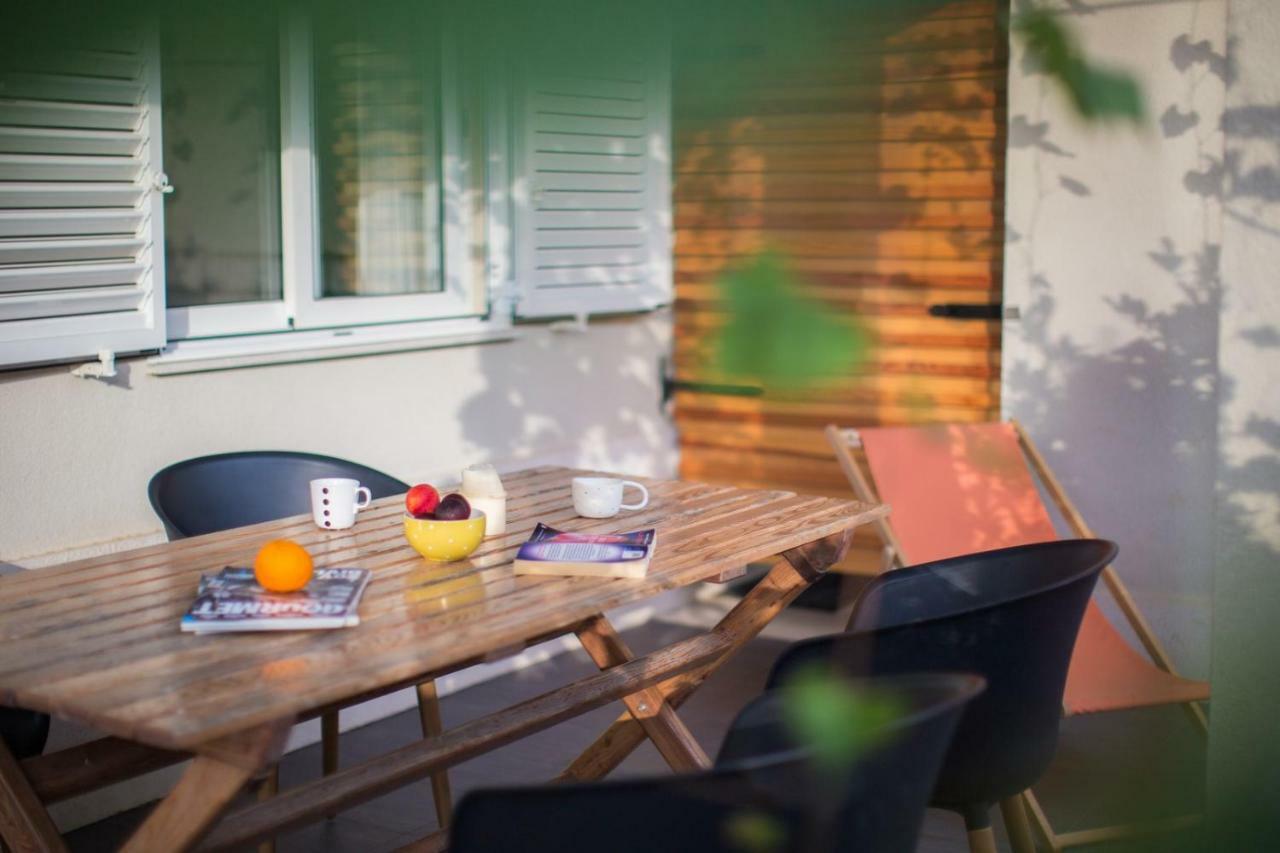 Apartments Zambarlin Komiža Екстериор снимка