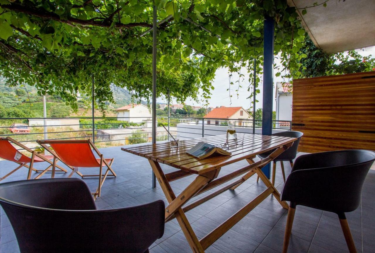 Apartments Zambarlin Komiža Екстериор снимка