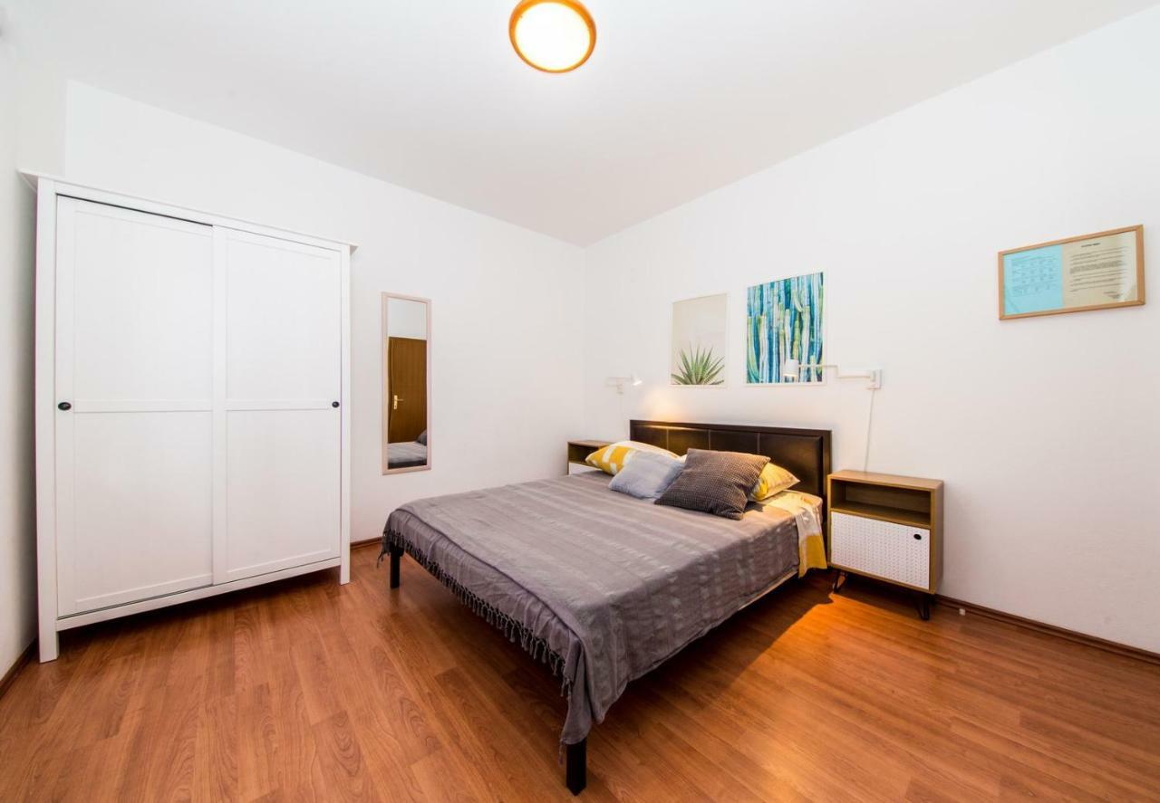 Apartments Zambarlin Komiža Екстериор снимка