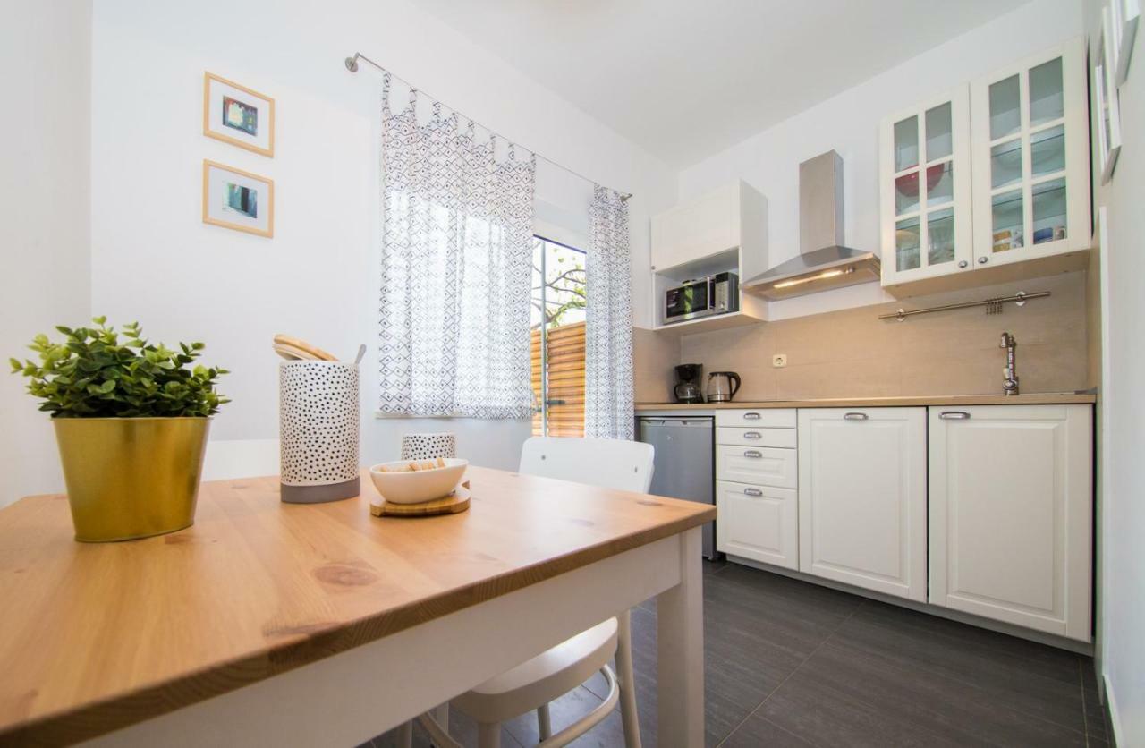 Apartments Zambarlin Komiža Екстериор снимка