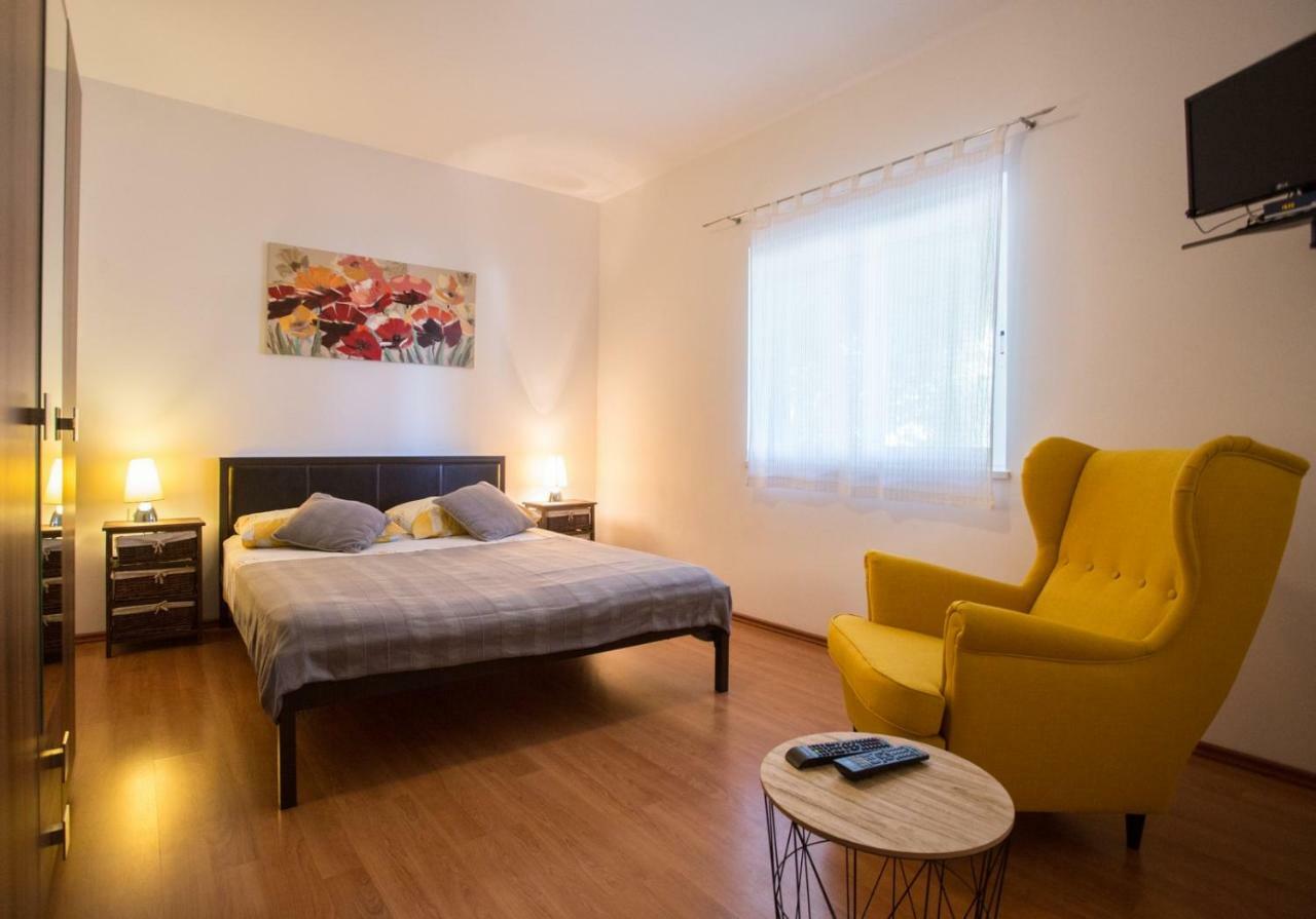 Apartments Zambarlin Komiža Екстериор снимка