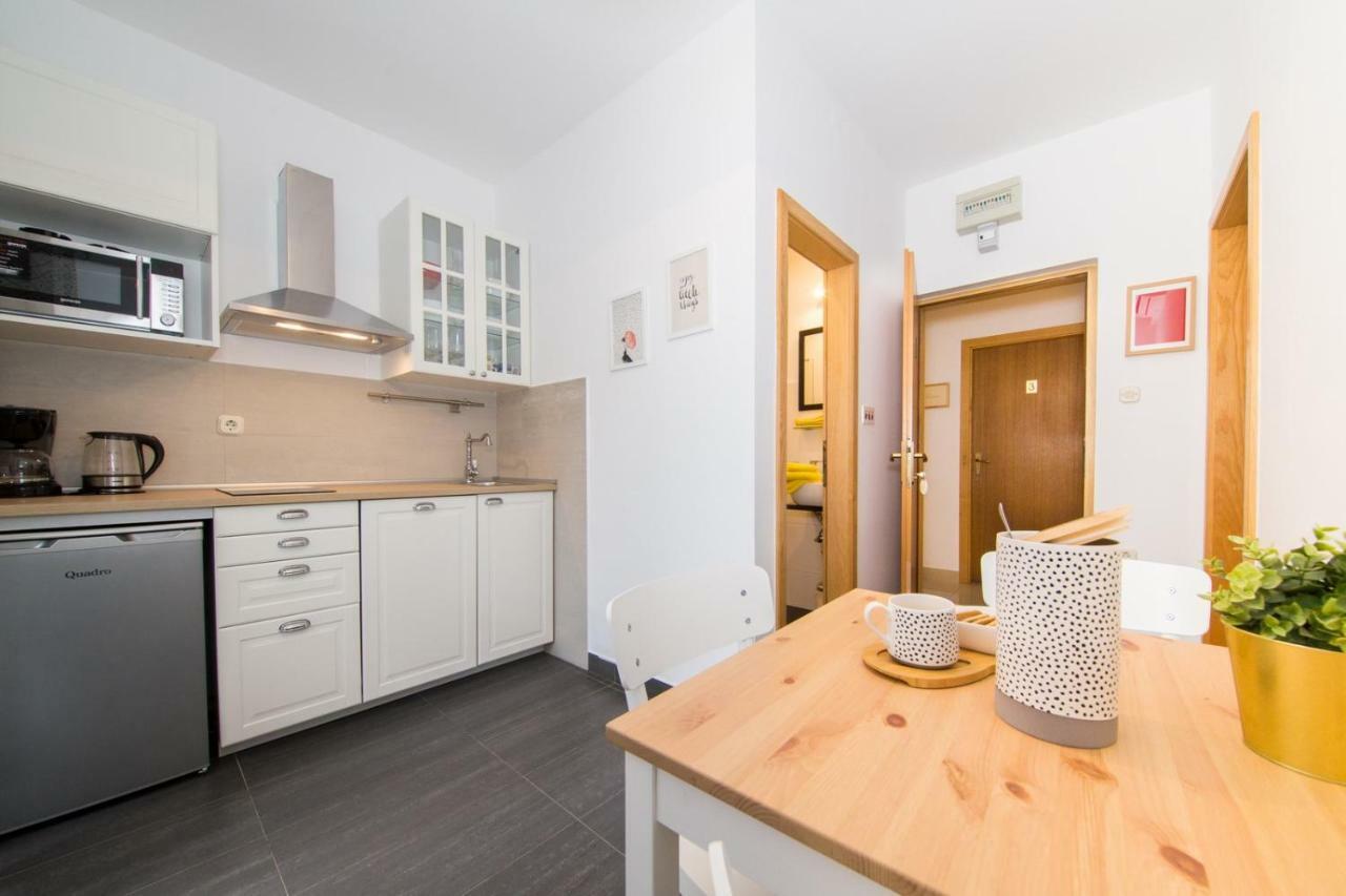 Apartments Zambarlin Komiža Екстериор снимка