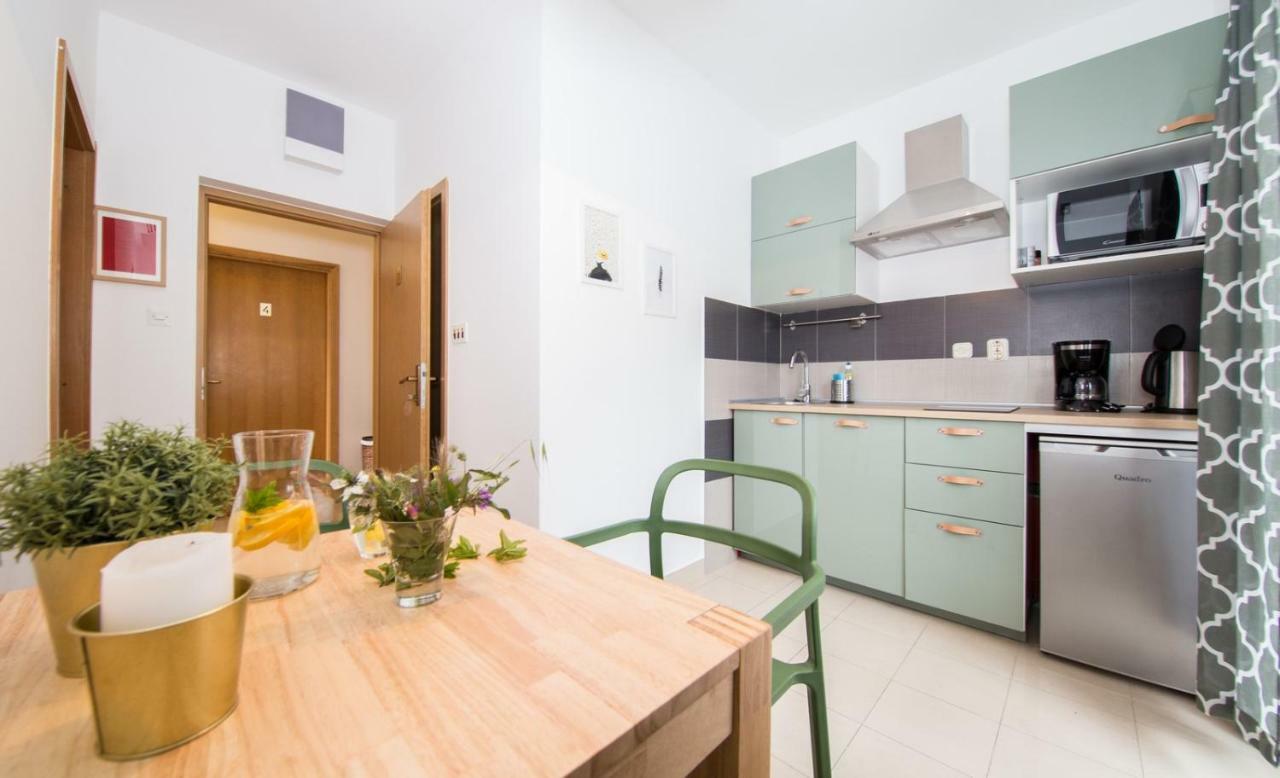 Apartments Zambarlin Komiža Екстериор снимка