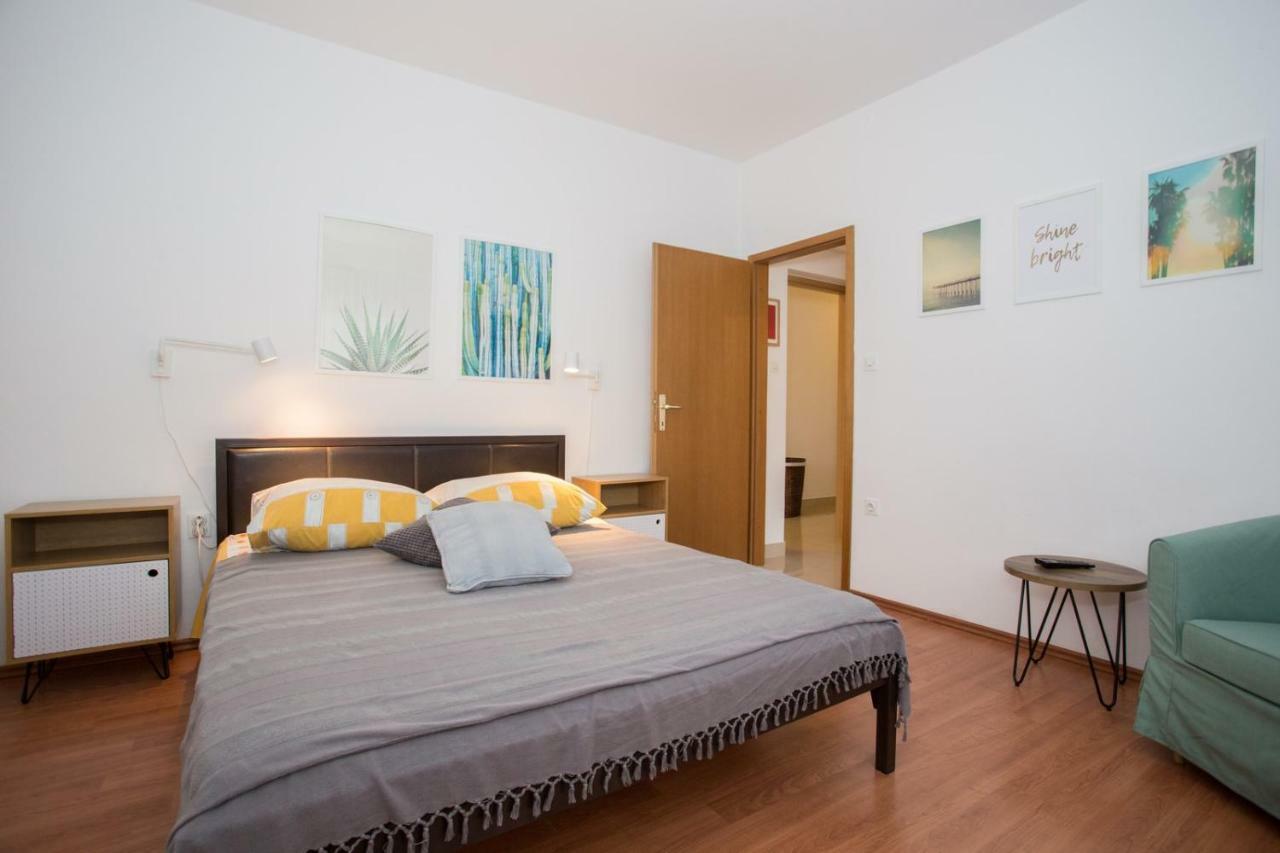 Apartments Zambarlin Komiža Екстериор снимка