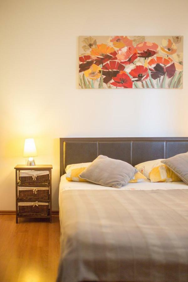 Apartments Zambarlin Komiža Екстериор снимка