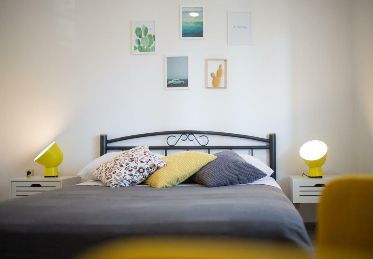 Apartments Zambarlin Komiža Екстериор снимка